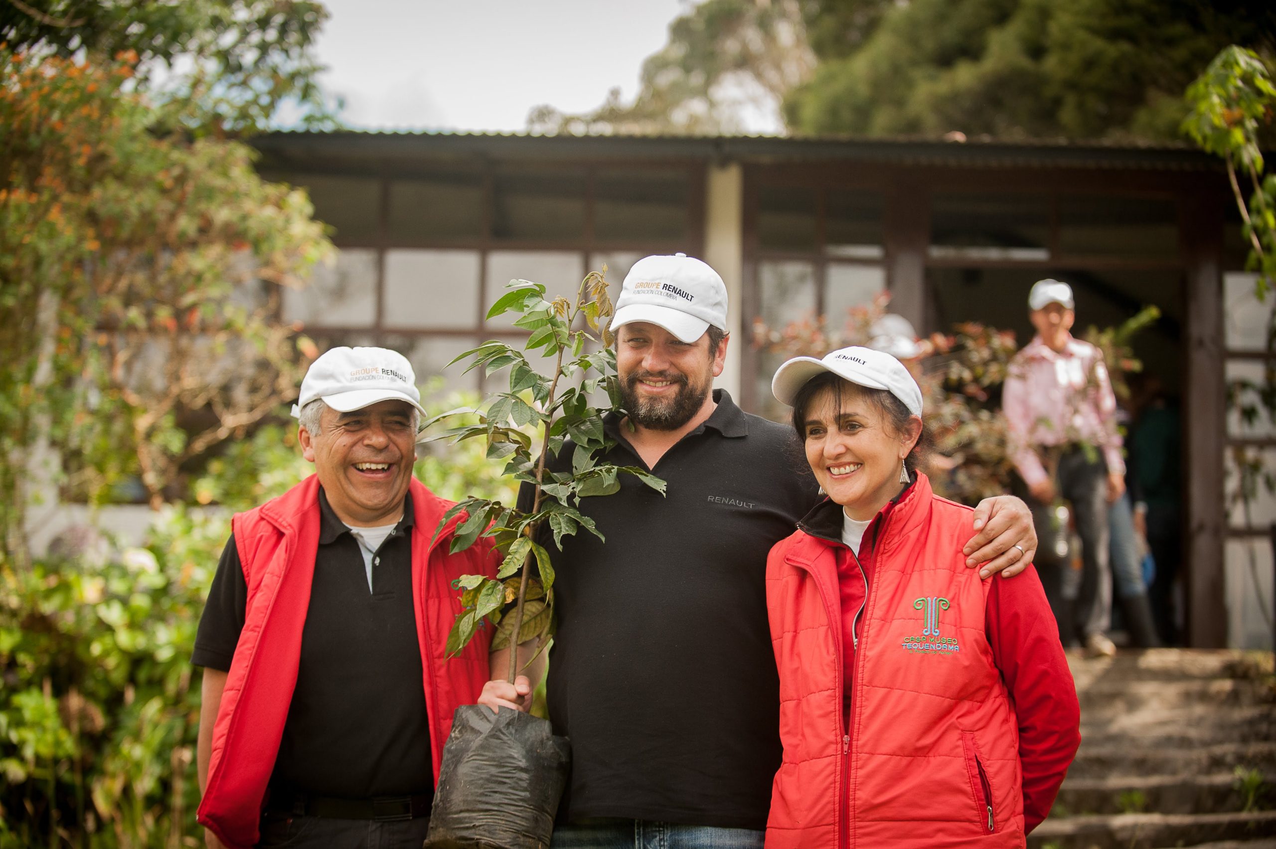 Presidente de Reanult en un evento de reforestación